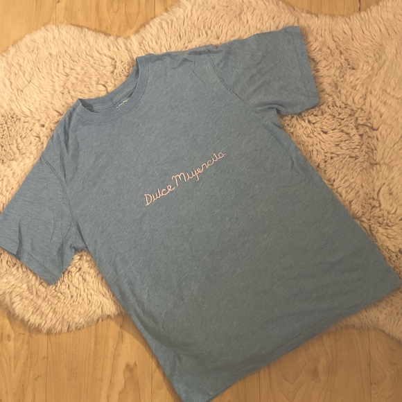 Hand embroidered baby blue t shirt - Picture 2 of 2